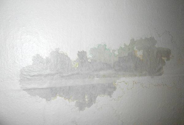 Point humide au plafond