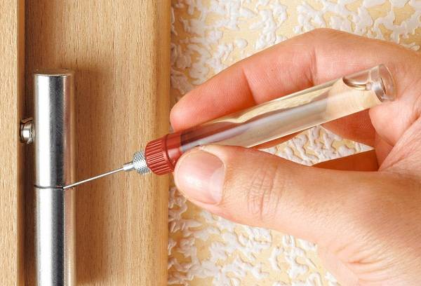 huile de charnière de porte