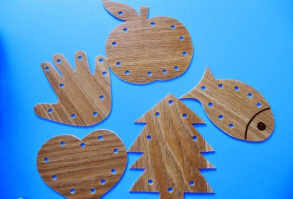 figures sculptées de linoléum