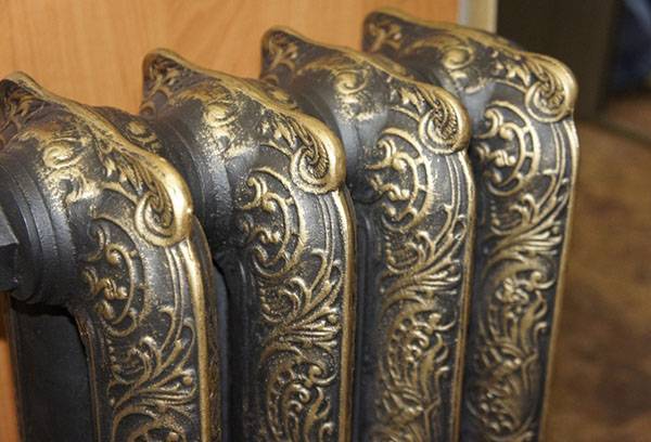 Batterie en fonte antique