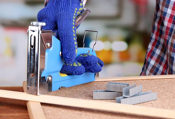 Agrafeuse de meubles