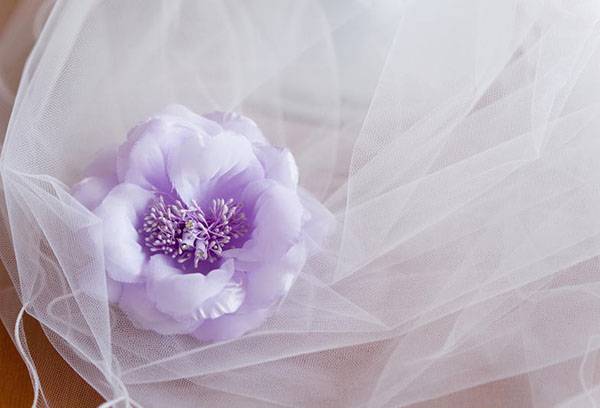 Tulle de mariage avec fleur