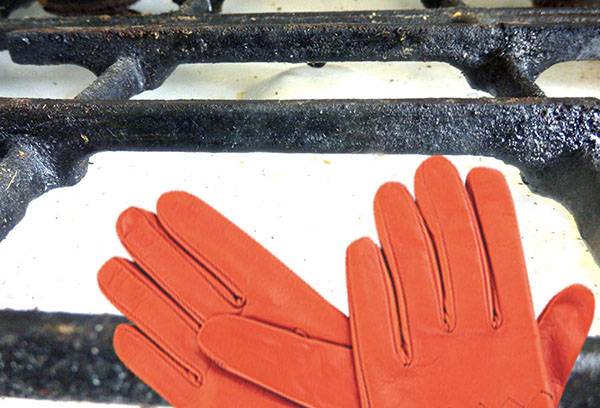 Préparation au nettoyage de la grille de la cuisinière à gaz