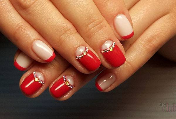 Strass sur les ongles