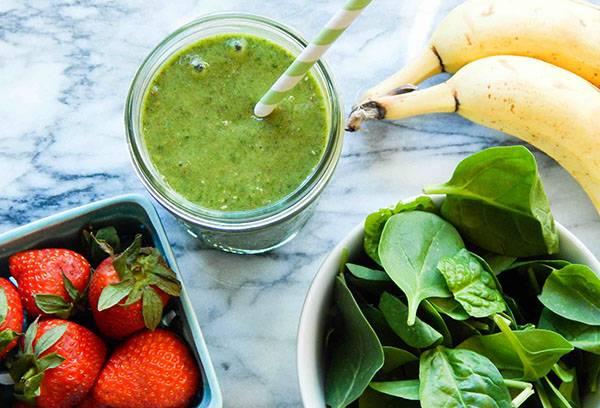 Smoothies à la fraise et aux épinards