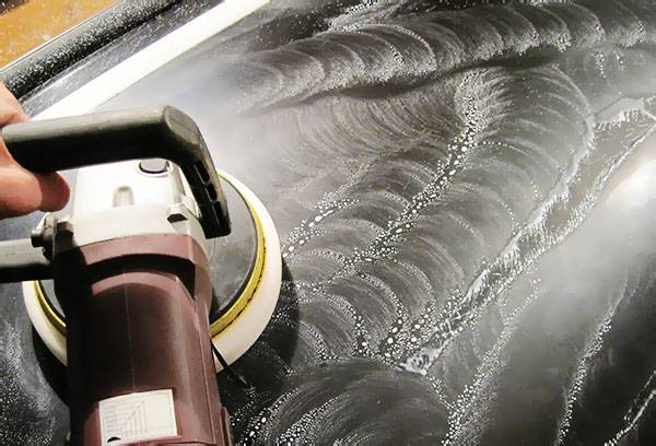 Polissage de verre auto