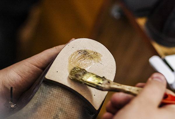 Utilisation de colle Desmocol