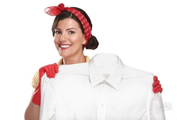 Chemise blanche propre après le lavage