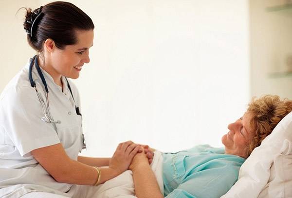 Prendre soin d'un patient au lit