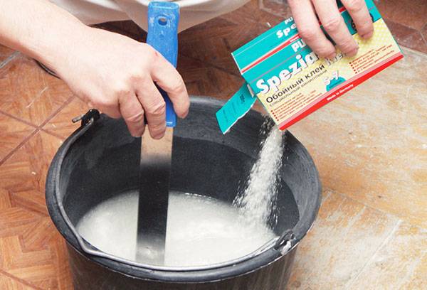 Culture de la colle pour le papier peint