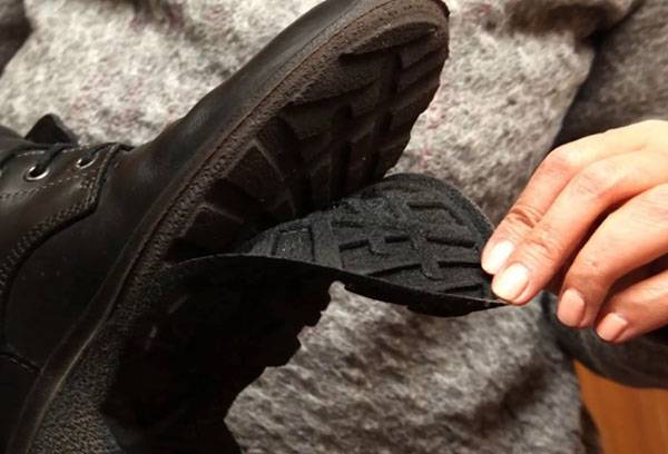 La semelle de chaussure pelée