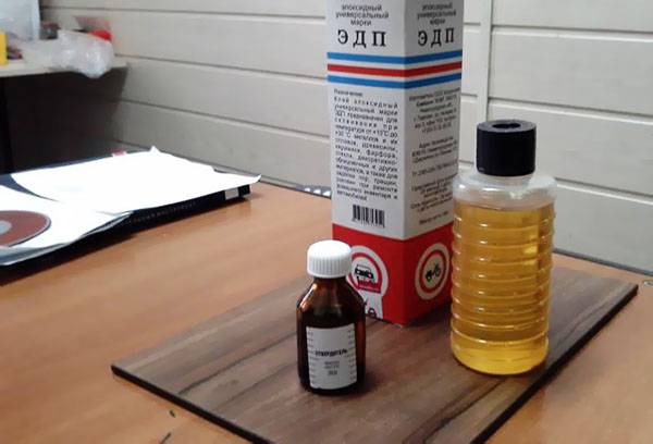 Adhésif époxy à deux composants