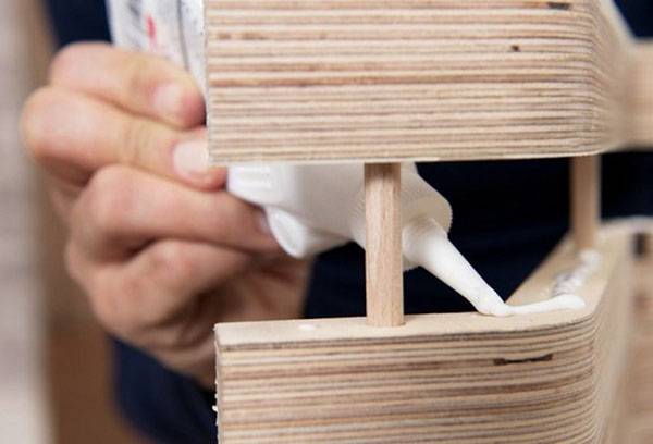 Application de colle PVA