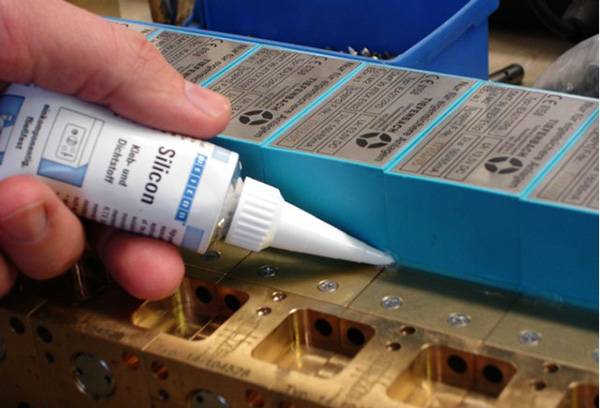 L'utilisation de colle silicone