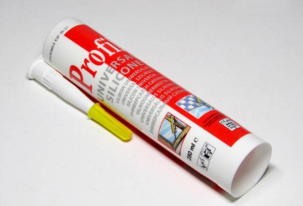 Tube d'étanchéité silicone