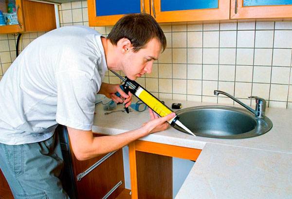 Joints d'étanchéité avec du silicone