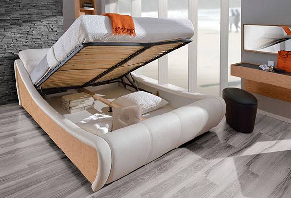 Lit double avec compartiment de rangement