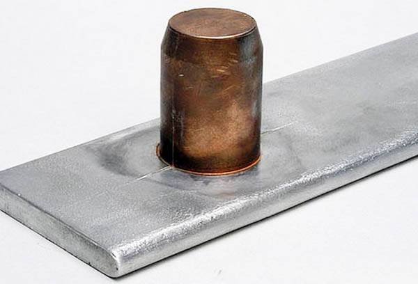 Pièces en métal collé