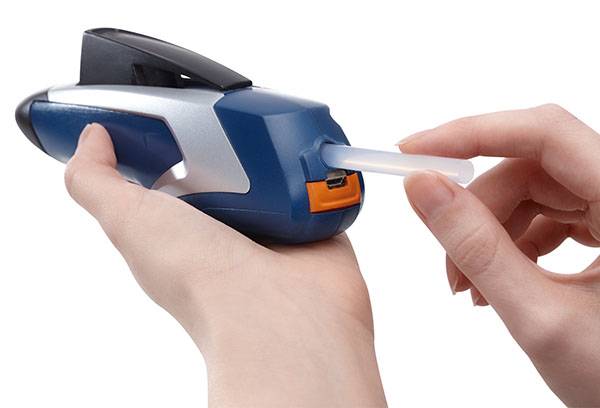 Chargement du pistolet à colle