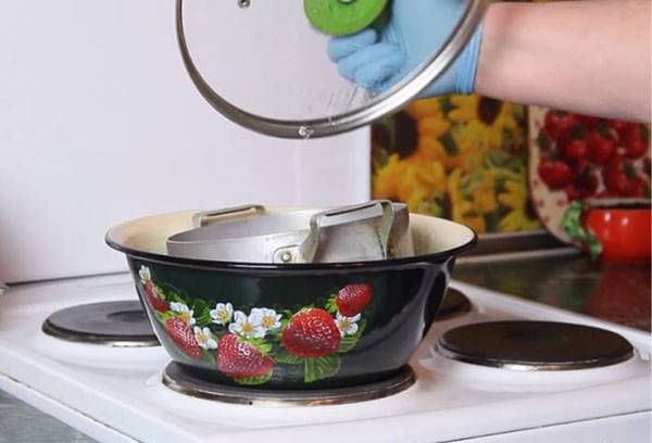 Élimination du carbone avec pan en aluminium