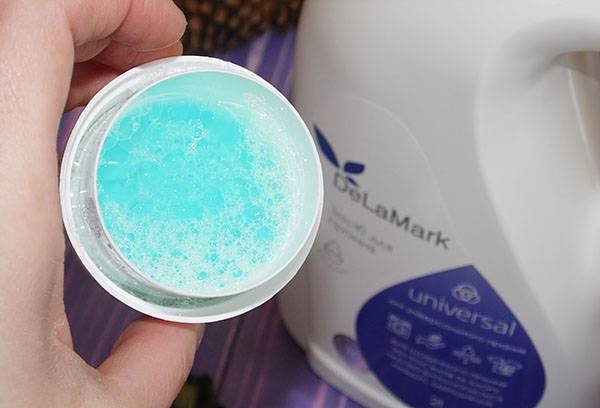 Détergent à lessive liquide