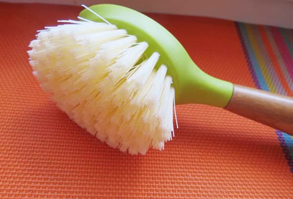 Brosse en plastique dur