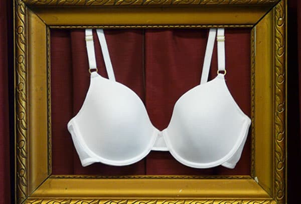 Soutien-gorge blanc comme neige
