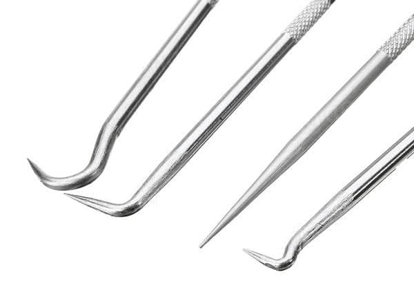 Crochets métalliques