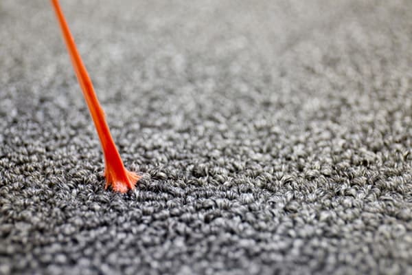 Slime collé au tapis