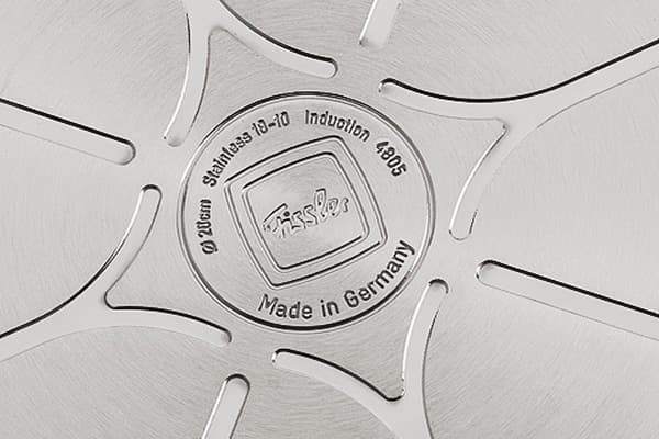 Fond de batterie de cuisine à induction