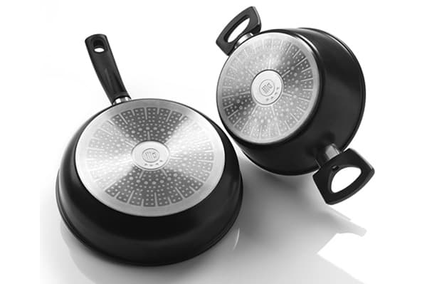 Fond ferromagnétique au niveau des ustensiles de cuisine