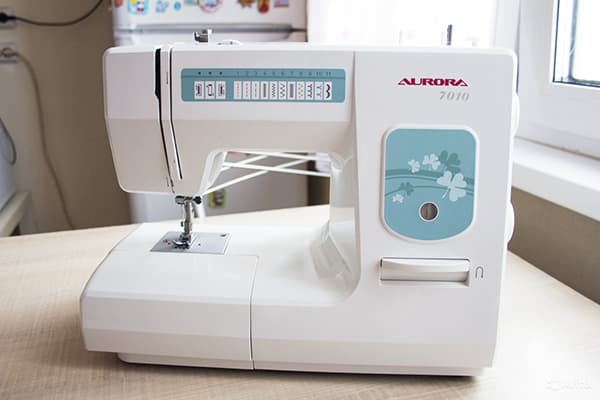 Machine à coudre Aurora 7010