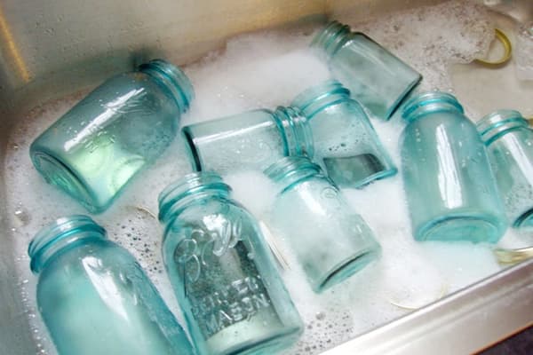 Lavage des bocaux en verre