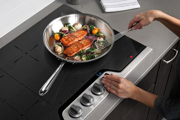 Cuisiner sur une plaque électrique