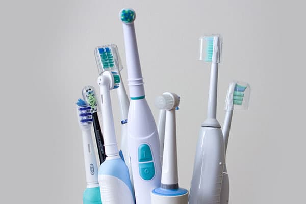 Différents types de brosses à dents électriques