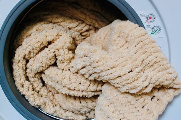 Éponge dans la machine à laver