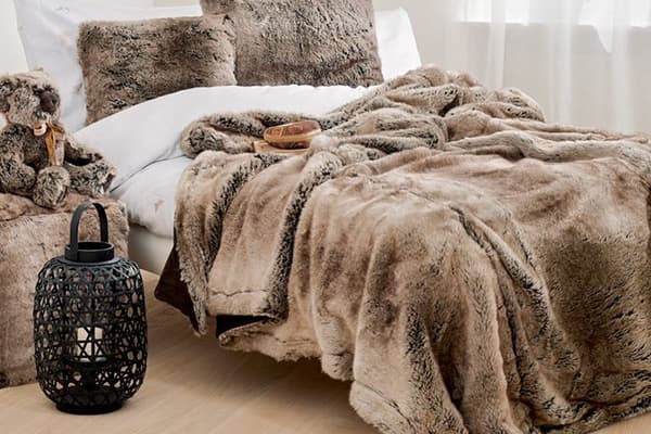 Couverture en fausse fourrure