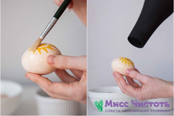 Coller un motif d'une serviette à un oeuf