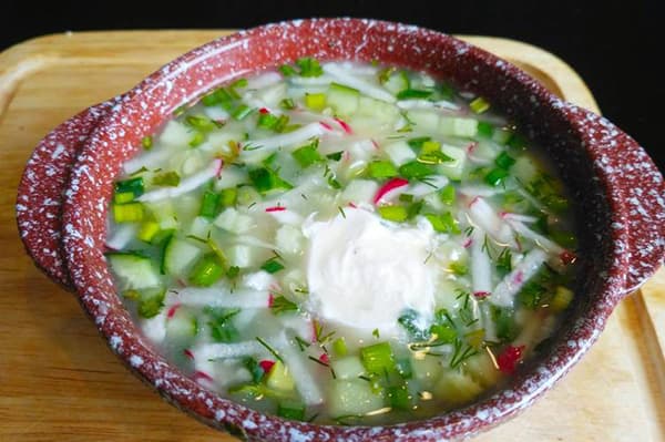 Okrochka sur une saumure