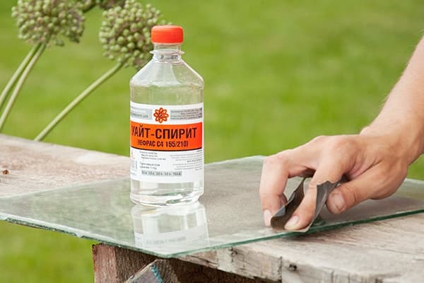 Nettoyage du verre de la peinture