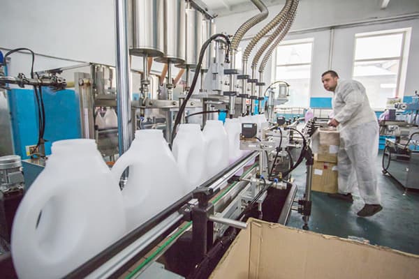 Fabrication de produits chimiques ménagers