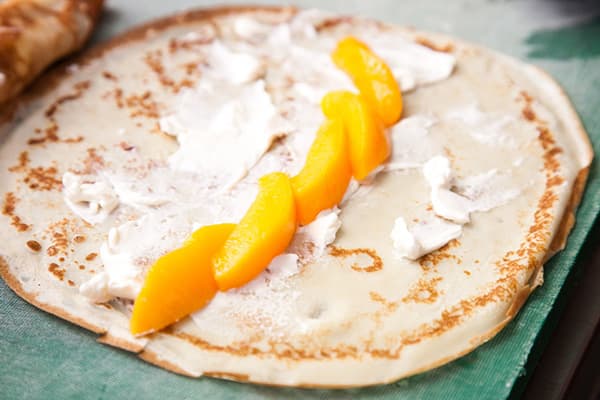 Remplissage pêche et caillebotte pour crêpes