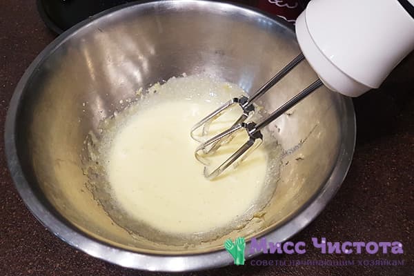 Battre les jaunes avec du sucre