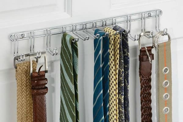 Cintre avec crochets