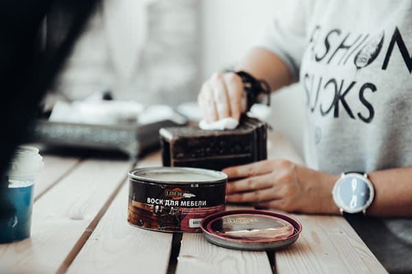 L'utilisation de cire douce pour le bois