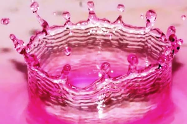 Eau avec du permanganate de potassium