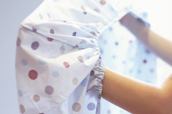 Plier une feuille avec un élastique