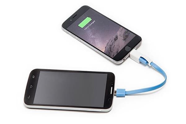 Charger un smartphone d'un autre