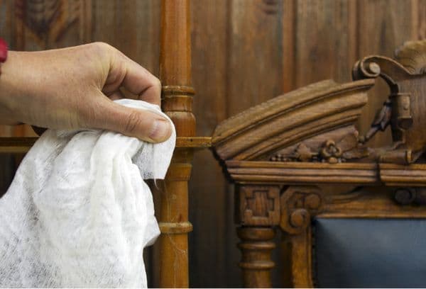 Nettoyage de meubles