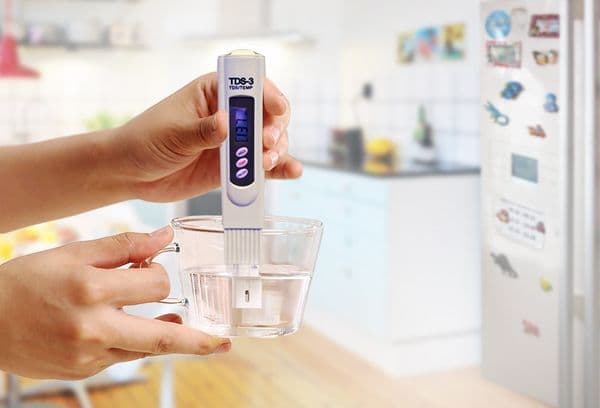 Analyse de l'eau avec un appareil spécial